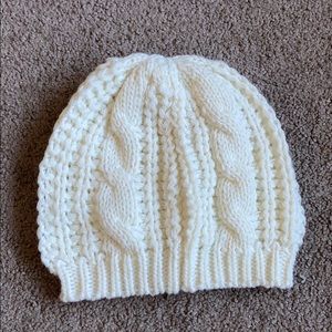 🌵3/$20•NEVER WORN -Hand Knitted Winter Hat/Beanie